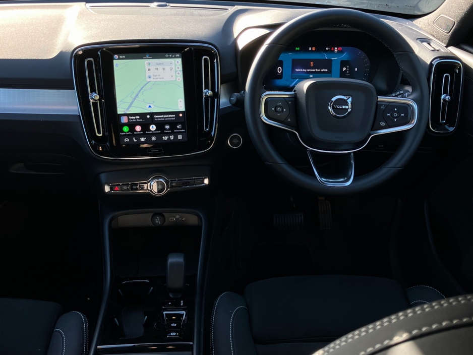 Volvo XC40 B3 163bhp MHEV Plus Dark - Denim Blue