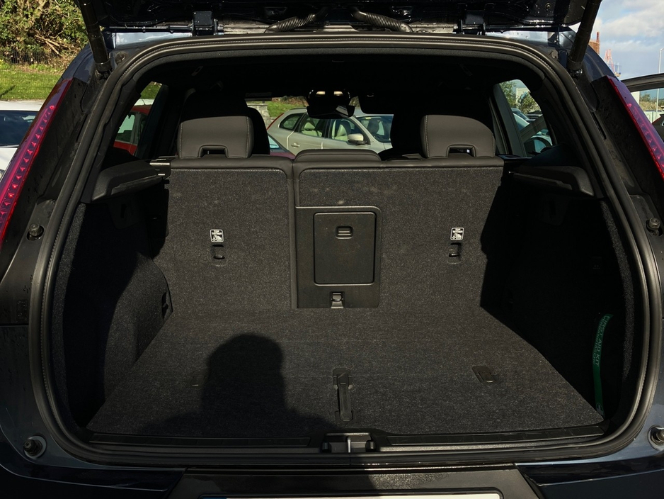 Volvo XC40 B3 163bhp MHEV Plus Dark - Denim Blue