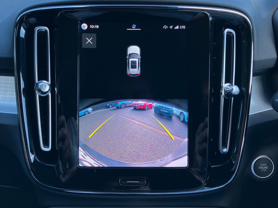 Volvo XC40 B3 163bhp MHEV Plus Dark - Denim Blue