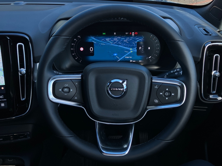 Volvo XC40 B3 163bhp MHEV Plus Dark - Denim Blue