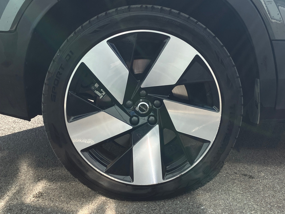 Volvo EX40 82 kWh Extended Range Ultra - Forest Lake