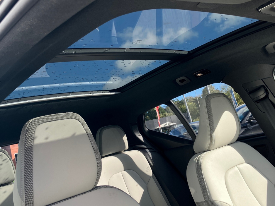 Volvo EX40 82 kWh Extended Range Ultra - Forest Lake