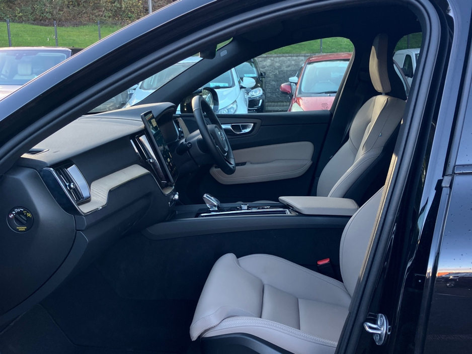 Volvo XC60 T6 350bhp AWD PHEV Plus Dark - Onyx Black