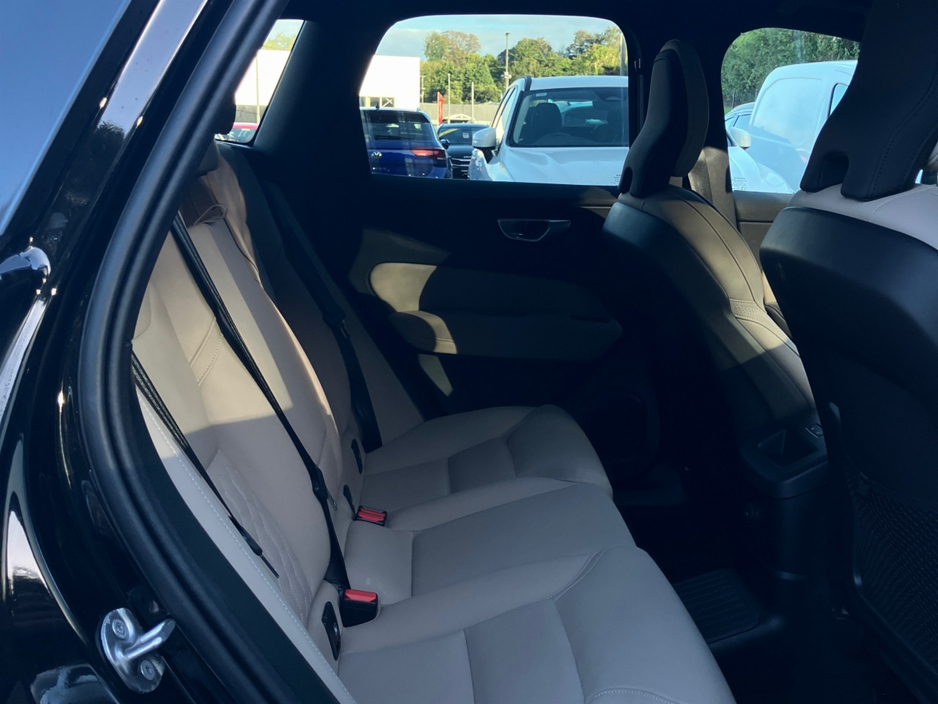 Volvo XC60 T6 350bhp AWD PHEV Plus Dark - Onyx Black