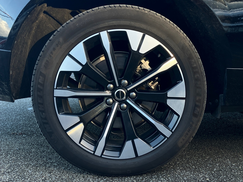 Volvo XC60 T6 350bhp AWD PHEV Plus Dark - Onyx Black