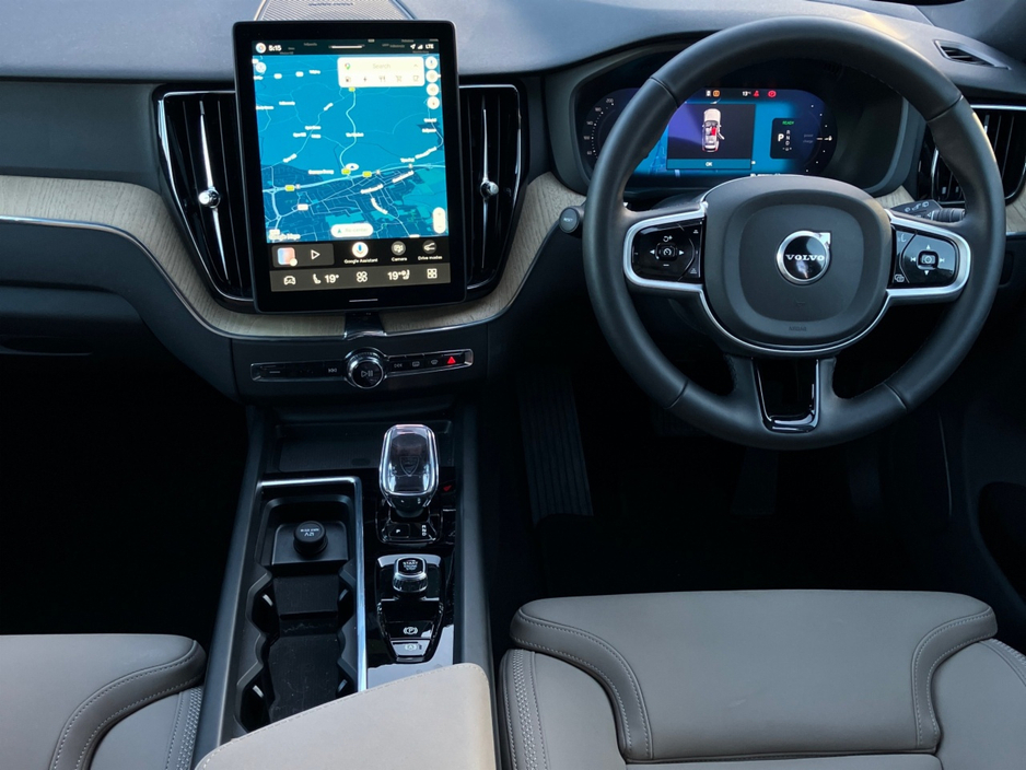 Volvo XC60 T6 350bhp AWD PHEV Plus Dark - Onyx Black