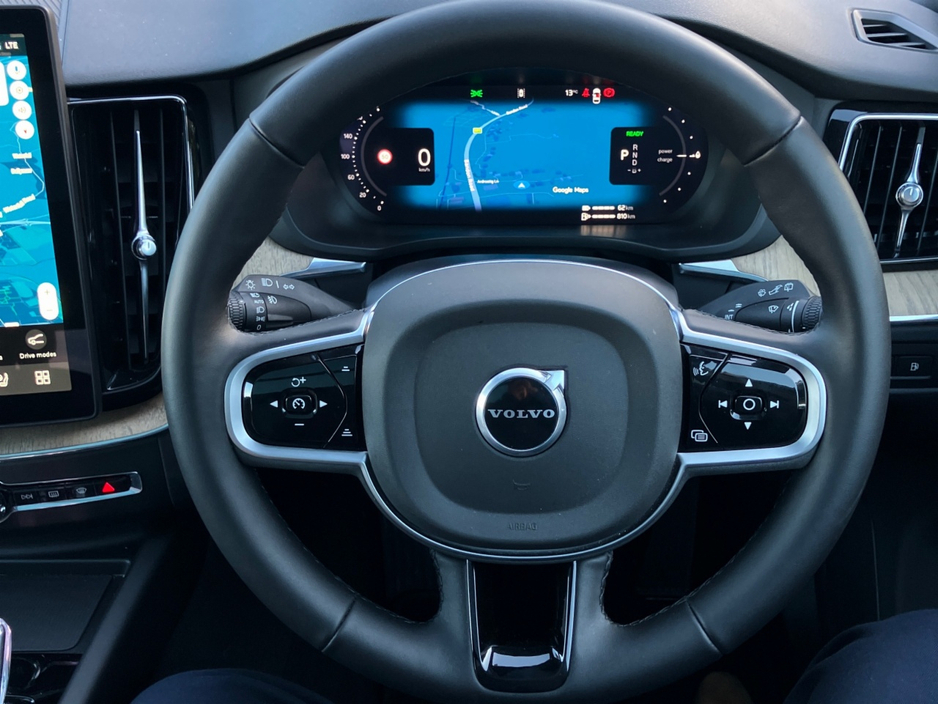 Volvo XC60 T6 350bhp AWD PHEV Plus Dark - Onyx Black
