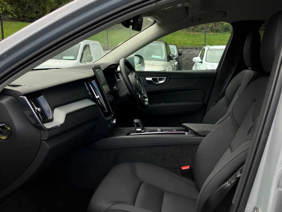 Volvo XC60 T6 360bhp AWD PHEV Core Bright - Vapour Grey