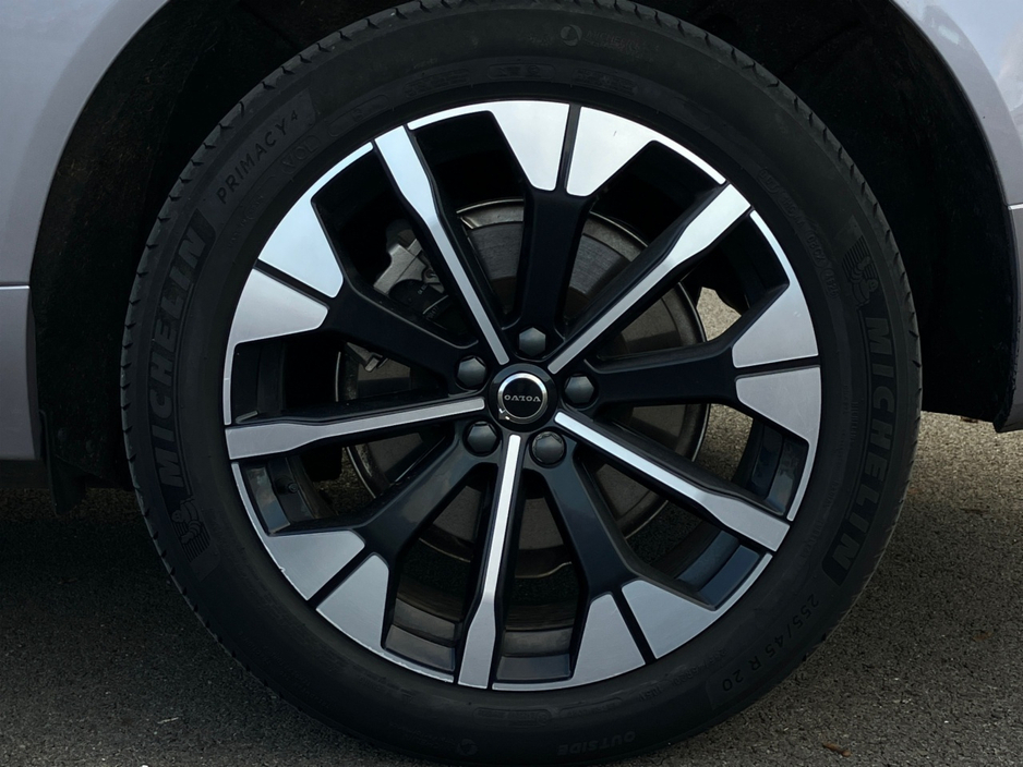 Volvo XC60 T6 350bhp AWD PHEV Plus Dark - Aurora Silver