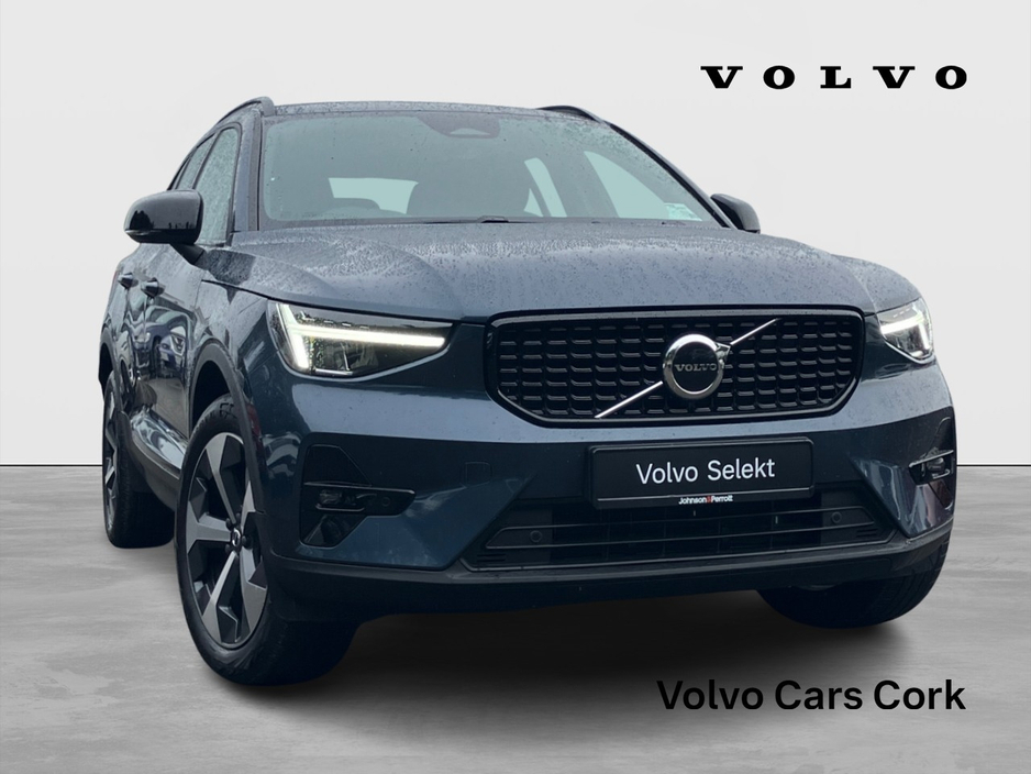 Volvo XC40 B3 163bhp MHEV Plus Dark - Denim Blue