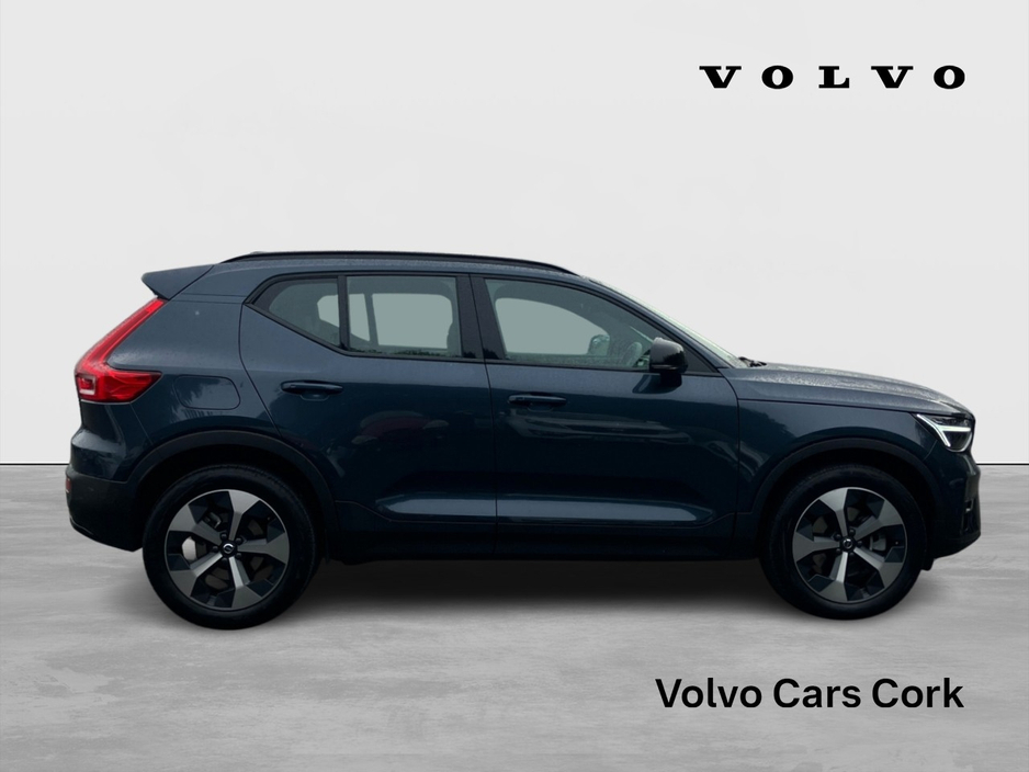Volvo XC40 B3 163bhp MHEV Plus Dark - Denim Blue