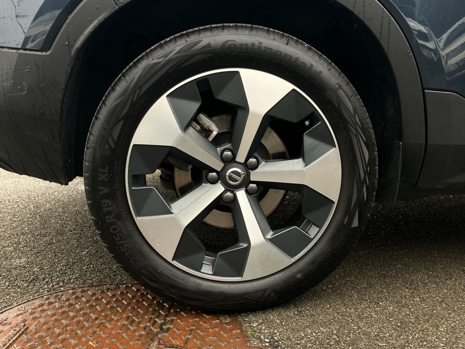 Volvo XC40 B3 163bhp MHEV Plus Dark - Denim Blue