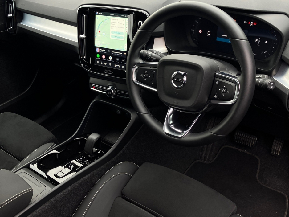 Volvo XC40 B3 163bhp MHEV Plus Dark - Denim Blue