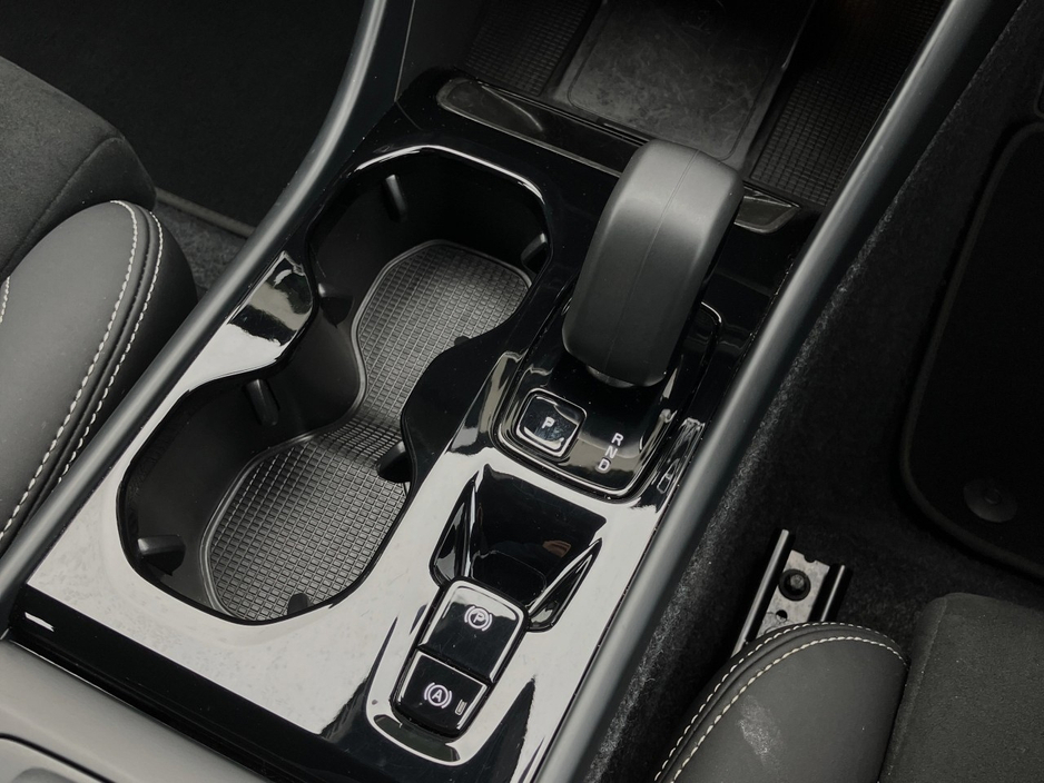 Volvo XC40 B3 163bhp MHEV Plus Dark - Denim Blue