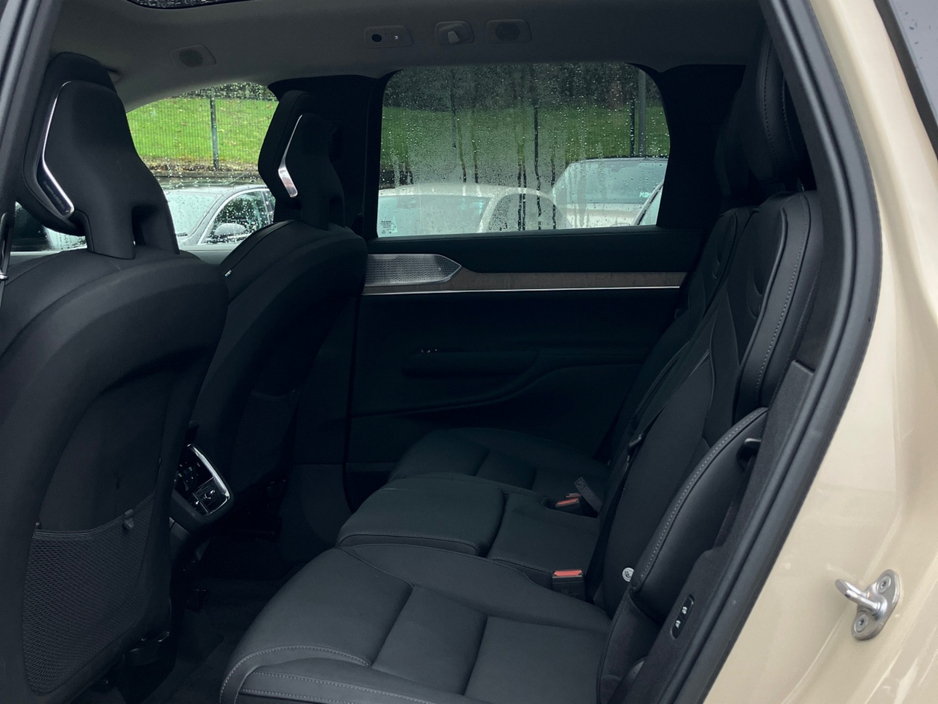 Volvo EX90 111 kWh Twin Motor AWD 517bhp Performance Ultra - Sand Dune Metallic