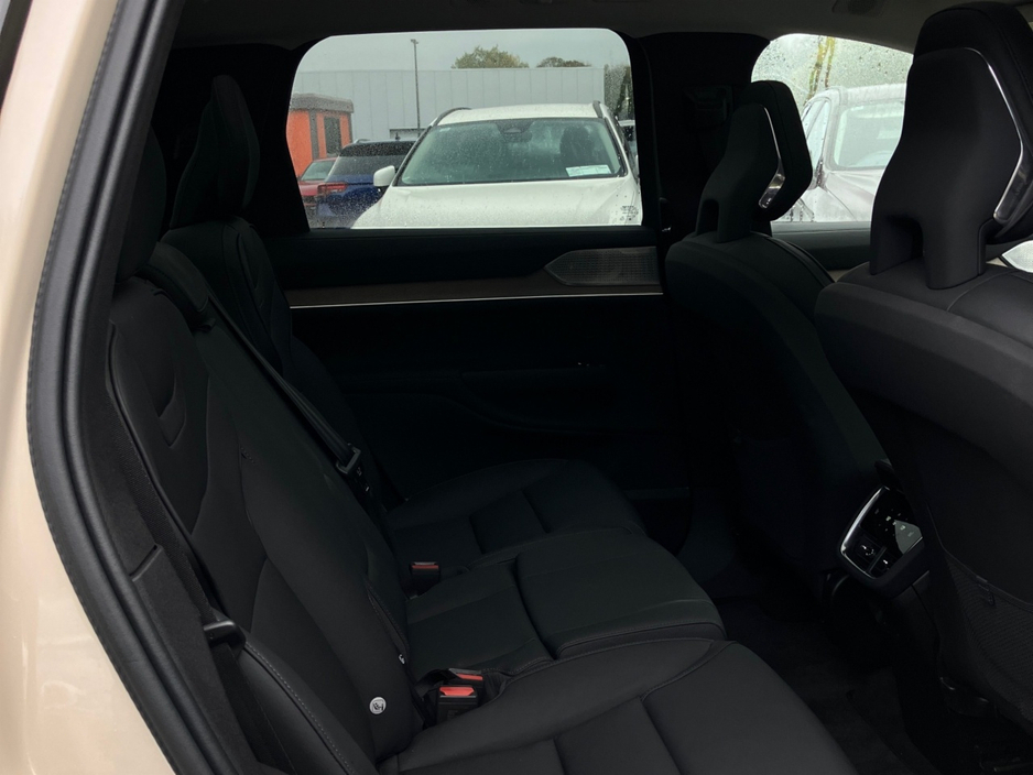 Volvo EX90 111 kWh Twin Motor AWD 517bhp Performance Ultra - Sand Dune Metallic