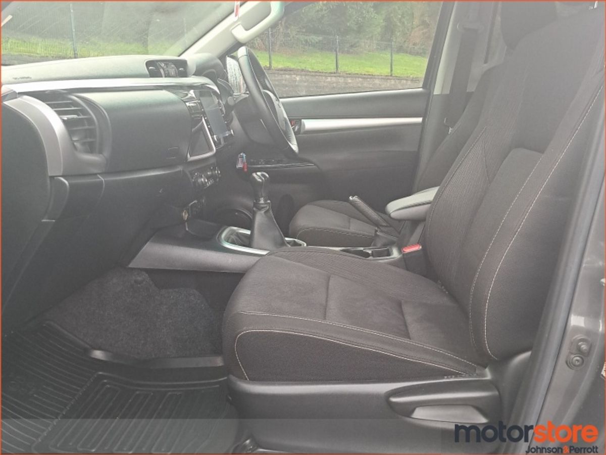 Toyota Hilux HILUX 2.8 DOUBLE CAB SR5 4 DR
