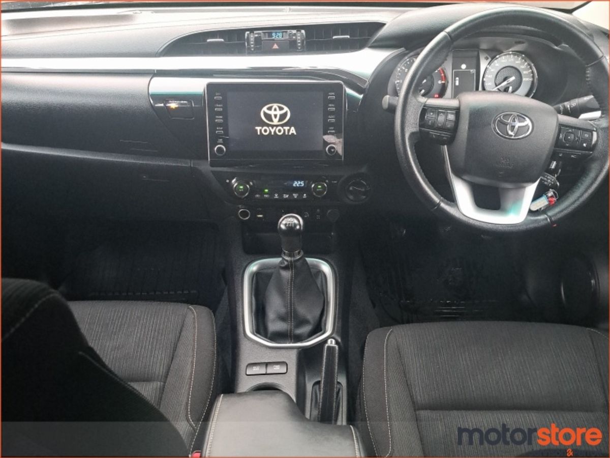 Toyota Hilux HILUX 2.8 DOUBLE CAB SR5 4 DR
