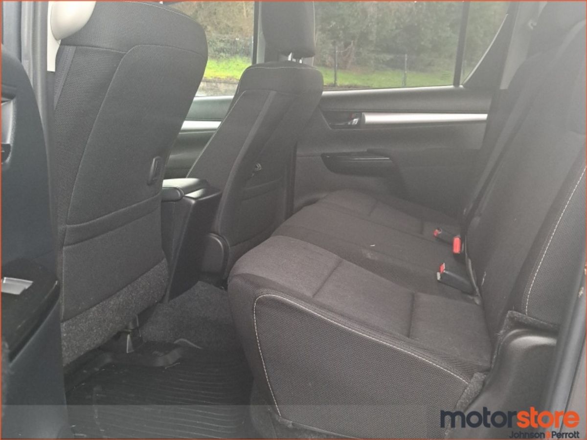 Toyota Hilux HILUX 2.8 DOUBLE CAB SR5 4 DR