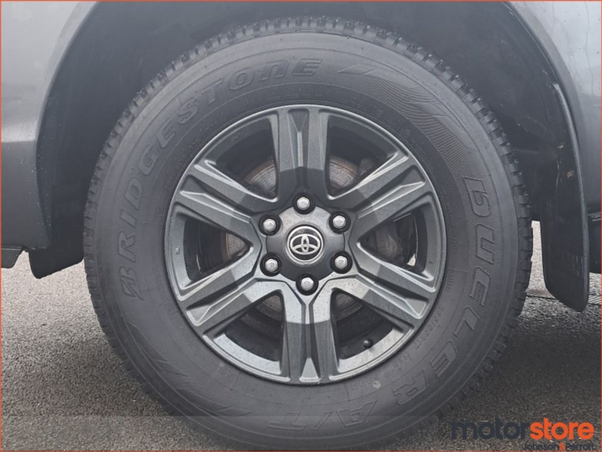 Toyota Hilux HILUX 2.8 DOUBLE CAB SR5 4 DR