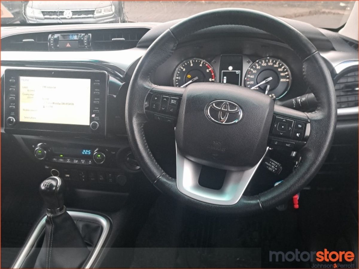 Toyota Hilux HILUX 2.8 DOUBLE CAB SR5 4 DR