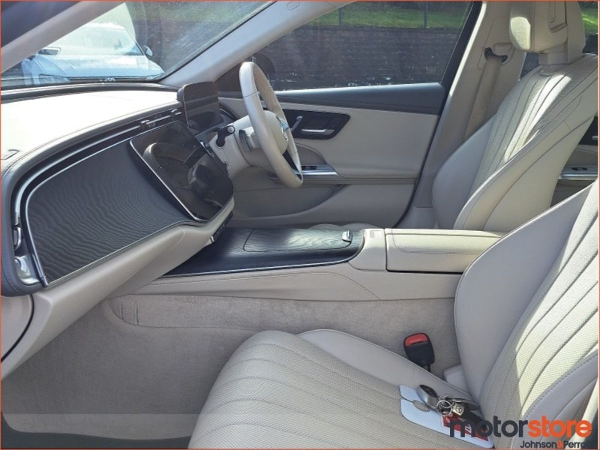 Mercedes-Benz E-Class Avantgarde Plus  with High Specification and Upgraded Alloys - 1 Owner