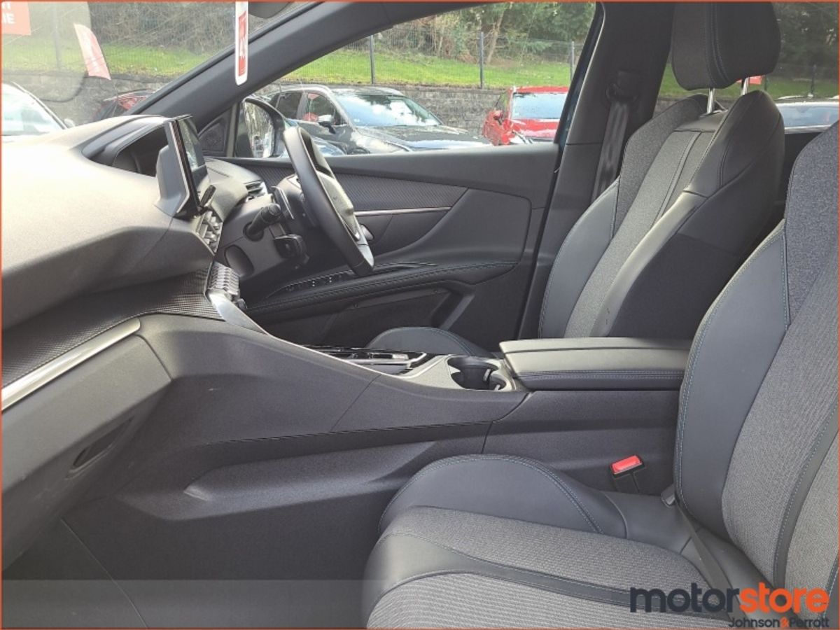 Peugeot 5008 1.5 BlueHDi 130bhp Allure Auto 7 SEATER