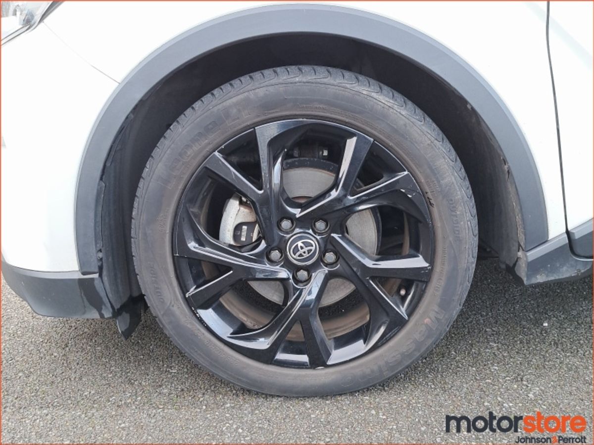 Toyota C-HR 1.8 HYBRID LUNA