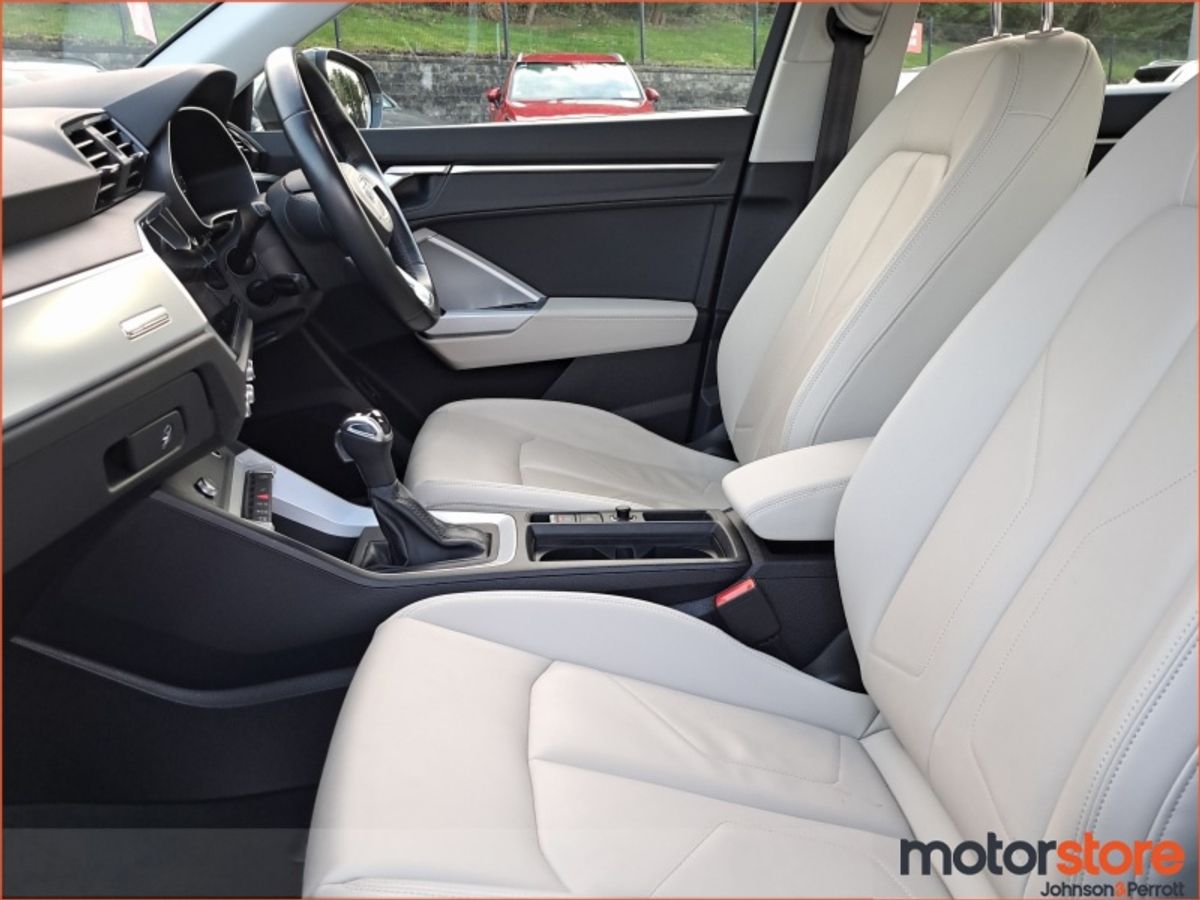 Audi Q3 35 TDI 150HP S Tronic SE with Comfort Pack - 1 Owner