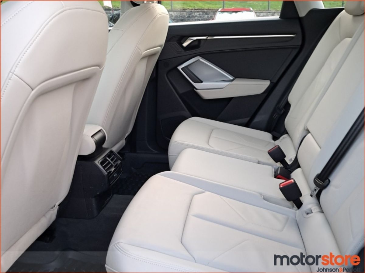 Audi Q3 35 TDI 150HP S Tronic SE with Comfort Pack - 1 Owner