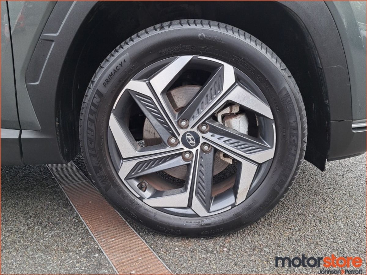 Hyundai Tucson 4WD Executive PHEV Auto w.2 Tone Roof