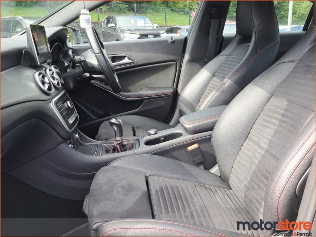 Mercedes-Benz CLA CLA 180 AMG LINE