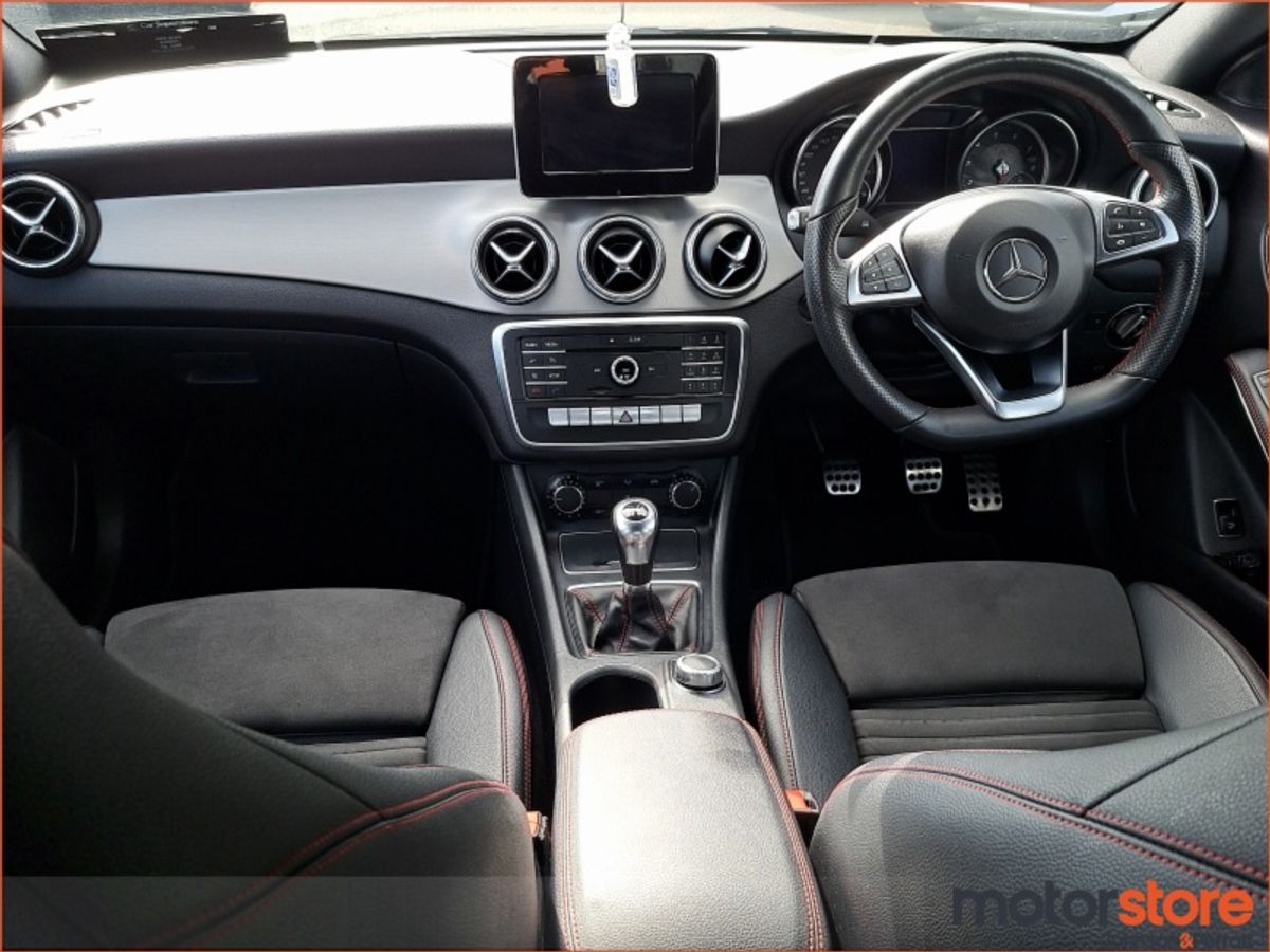 Mercedes-Benz CLA CLA 180 AMG LINE