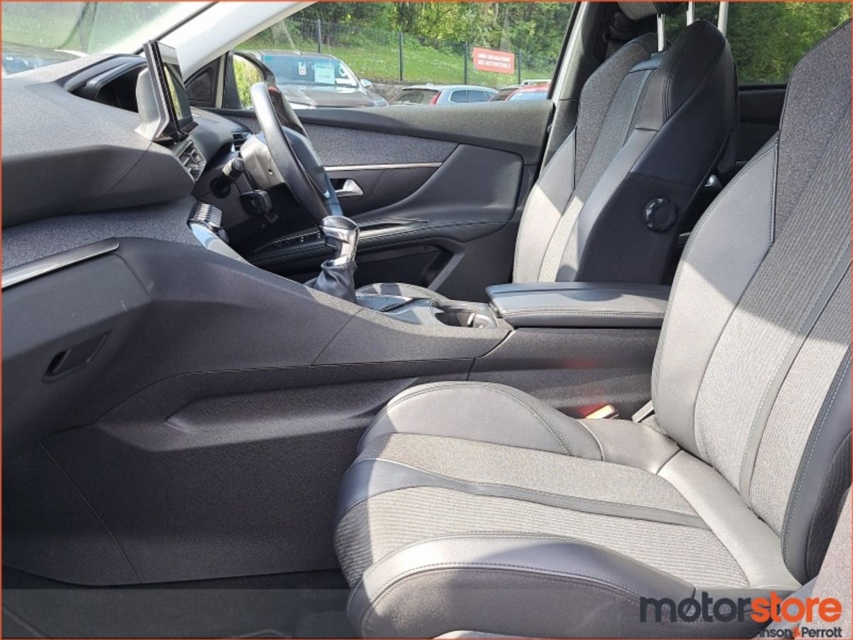 Peugeot 5008 1.5 BlueHDi 130bhp Allure