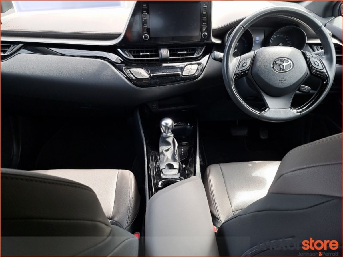 Toyota C-HR 1.8 HYBRID SOL