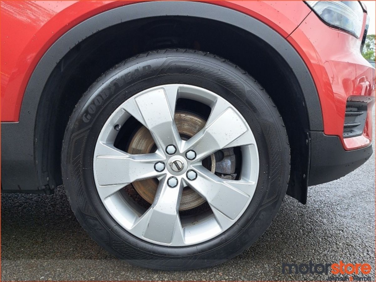 Volvo XC40 D4 AWD AUTO MOMENTUM