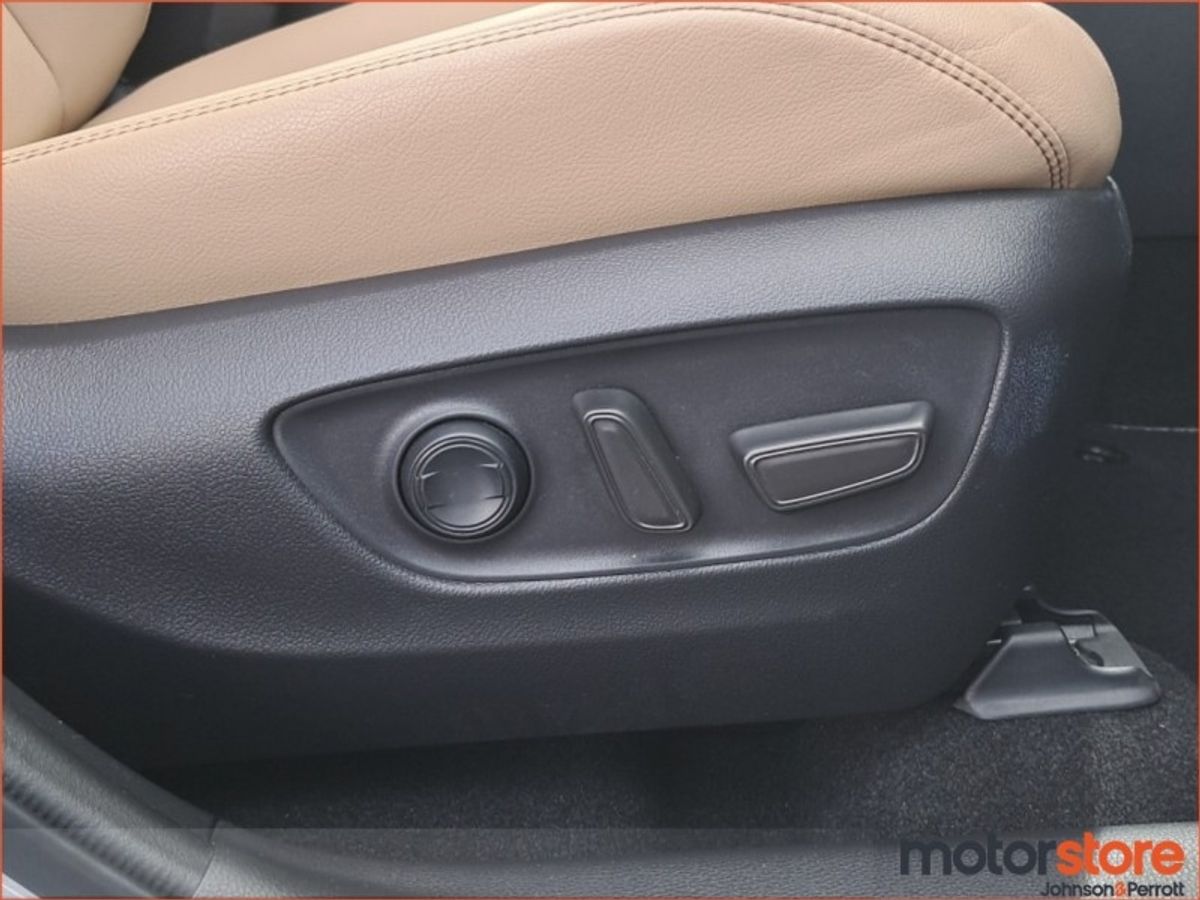 Toyota RAV4 2.5 Hybrid Platinum 2WD