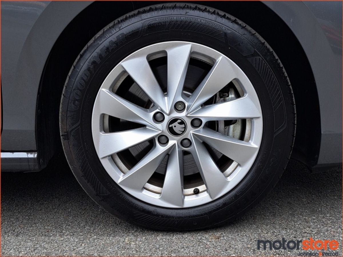 Skoda Superb Superb Se Technlogy Iv Phev Sa  SE Technology  TSi iV 204 25.7 kWh PHEV DSG6 Auto Start/Stop