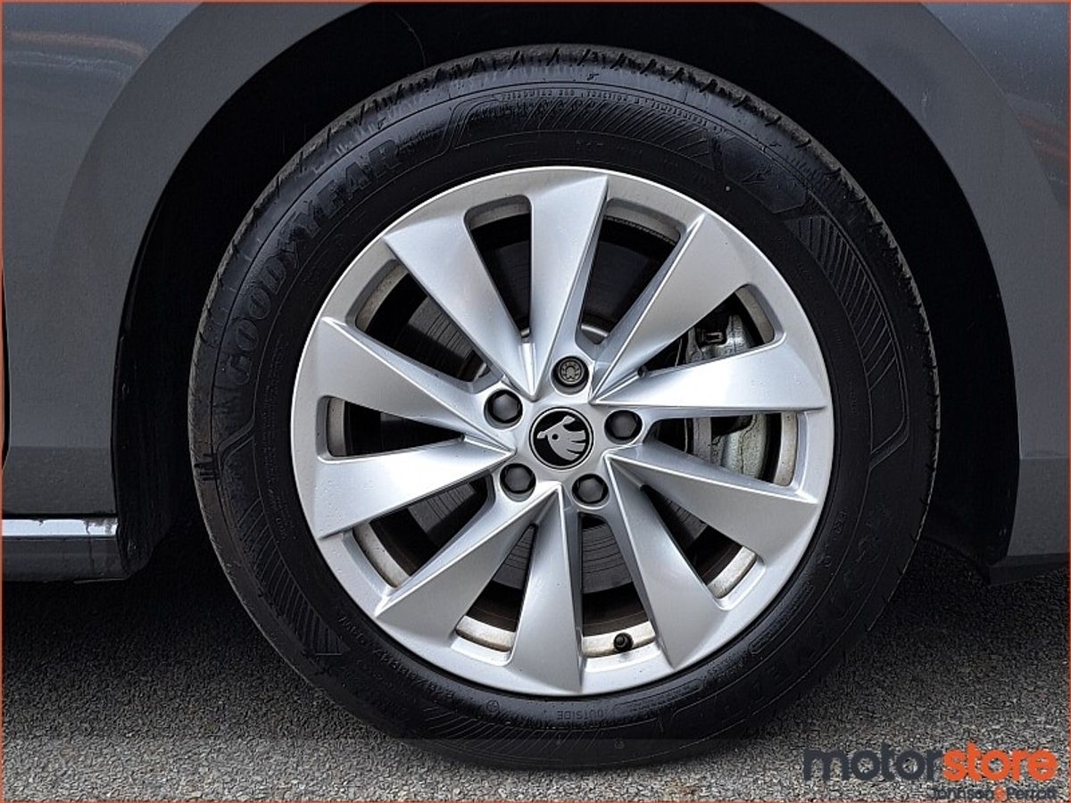 Skoda Superb Superb Se Technlogy Iv Phev Sa  SE Technology  TSi iV 204 25.7 kWh PHEV DSG6 Auto Start/Stop