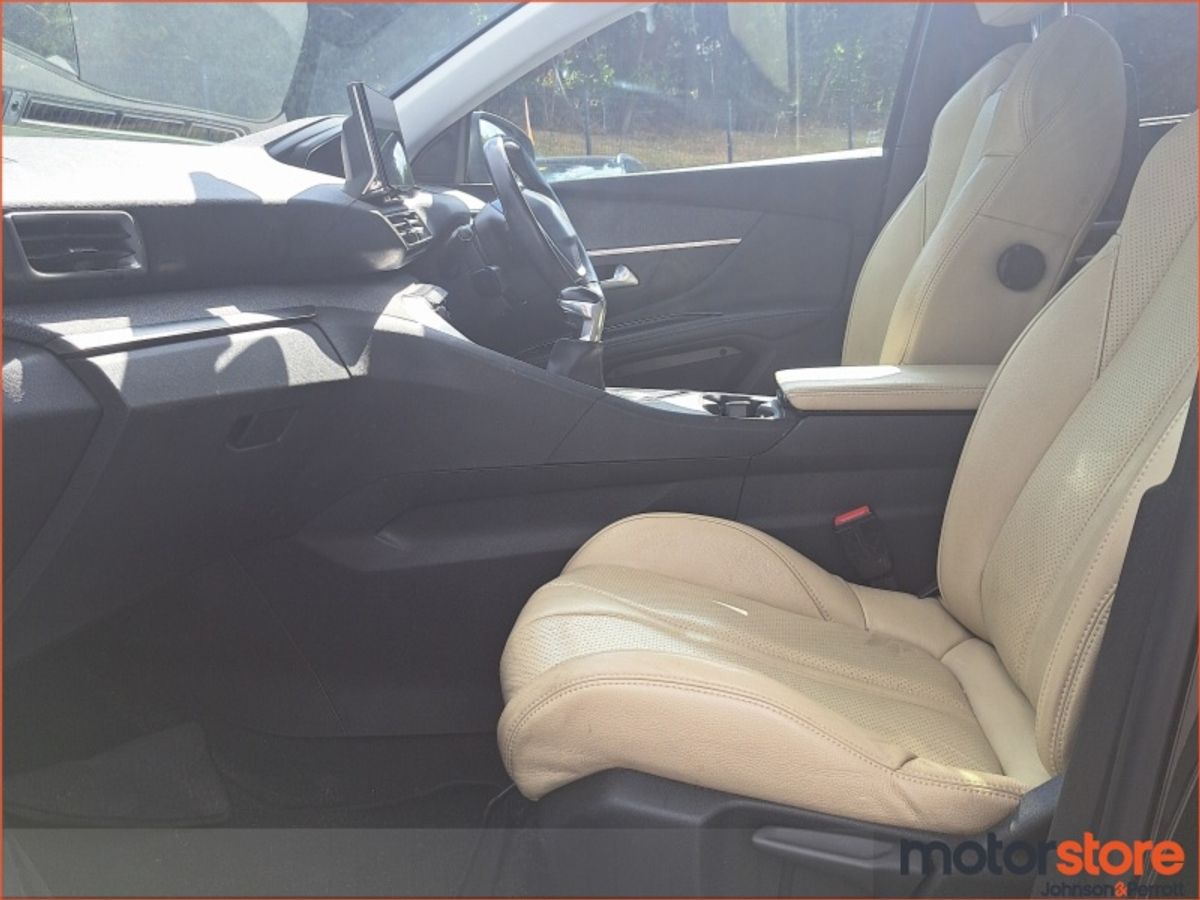 Peugeot 5008 1.5 BlueHDi 130bhp Allure