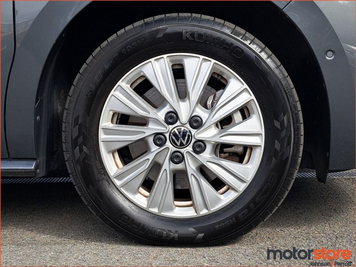Volkswagen Multivan T7 LIFE PHEV 240BHP 4 Motion LWB 7 Seat with 2 Years VW Warranty Remaining