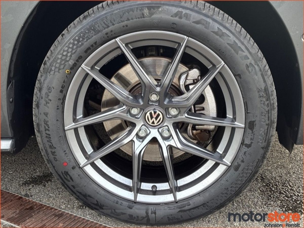 Volkswagen Multivan T7 LIFE PHEV 240BHP 4 Motion LWB 7 Seat with 2 Years VW Warranty Remaining