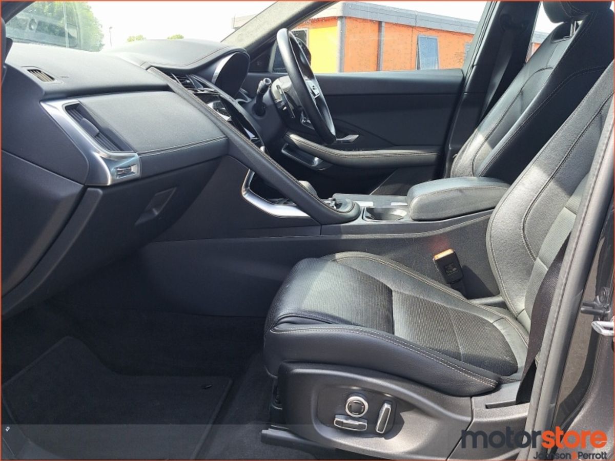 Jaguar E-Pace 1.5 I3 PHEV 300 PS AWD R-Dynamic S