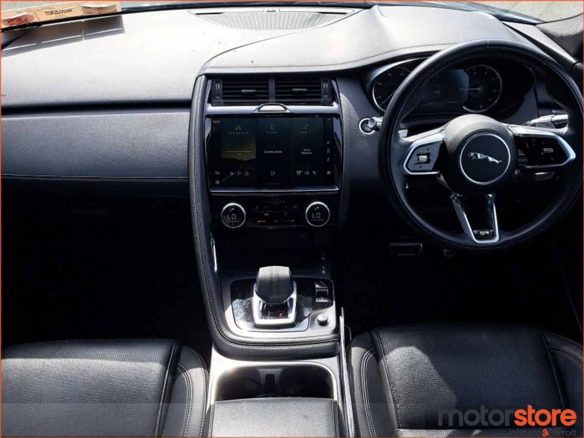 Jaguar E-Pace 1.5 I3 PHEV 300 PS AWD R-Dynamic S