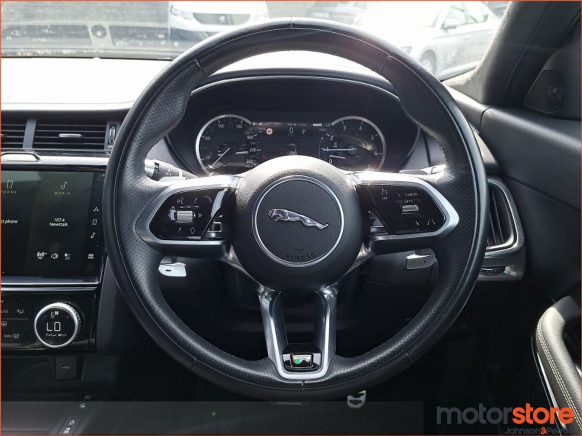 Jaguar E-Pace 1.5 I3 PHEV 300 PS AWD R-Dynamic S
