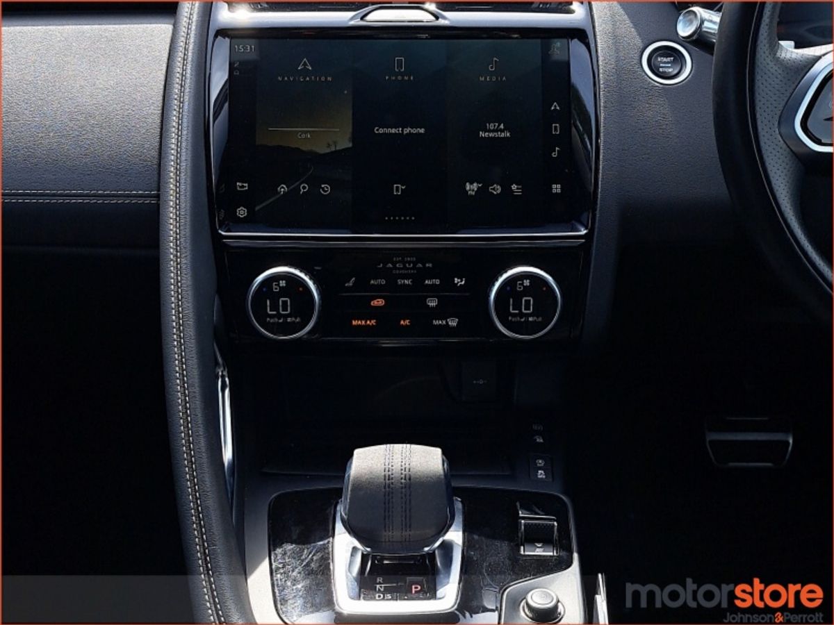 Jaguar E-Pace 1.5 I3 PHEV 300 PS AWD R-Dynamic S