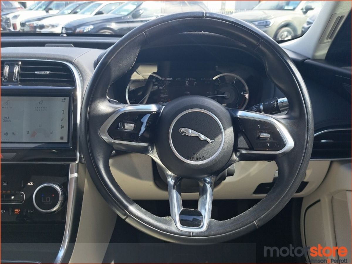 Jaguar XE 2.0D I4 204 PS RWD S