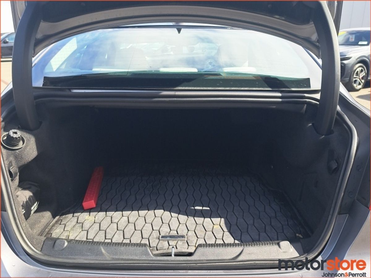 Jaguar XE 2.0D I4 204 PS RWD S