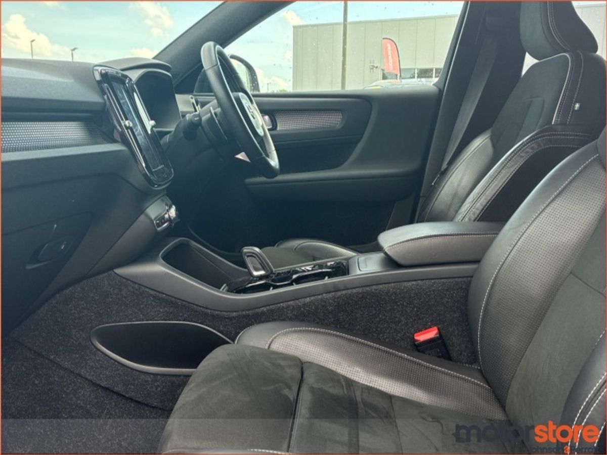 Volvo XC40 D3 (150hp) R-Design Pro Auto