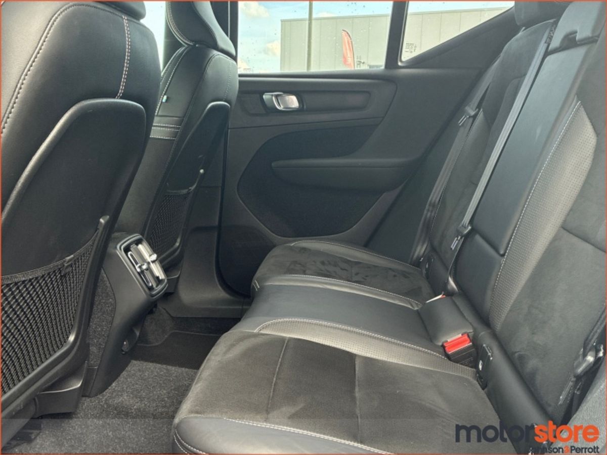 Volvo XC40 D3 (150hp) R-Design Pro Auto